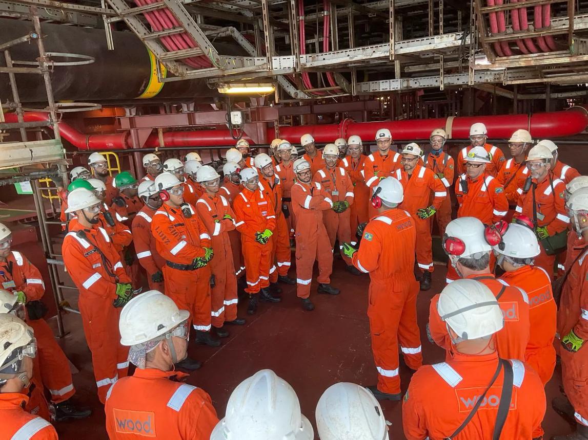 Safety meeting before an operation